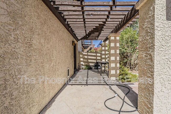 Building Photo - 8638 S 51st St