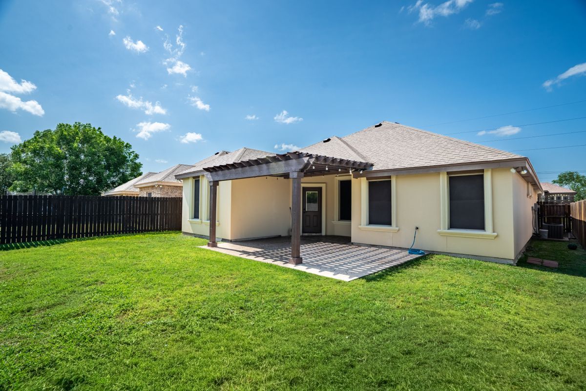 Building Photo - 308 Benites St