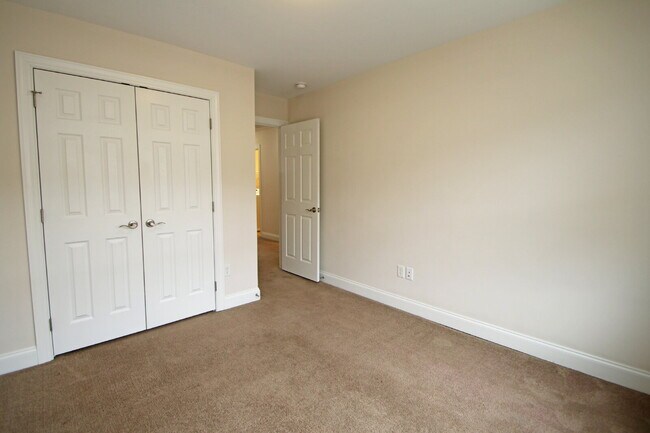 Building Photo - Stunning 3 Bed Rental with Deck & Pond View!