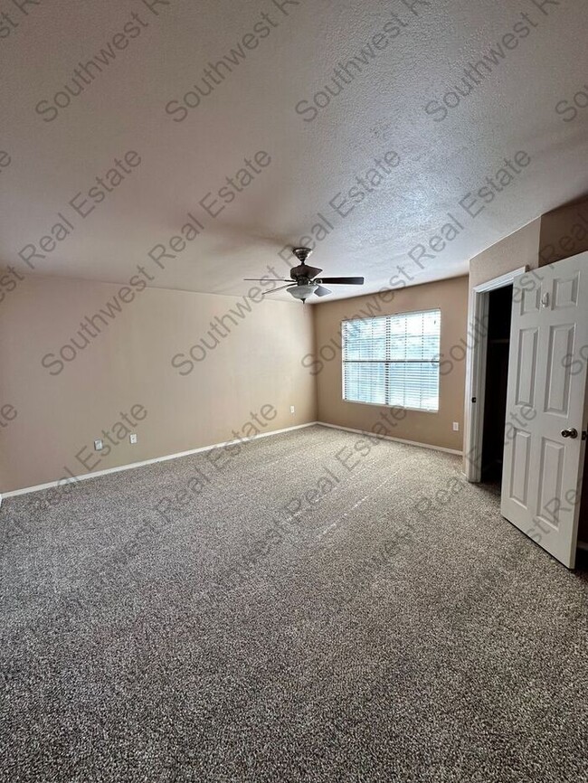 Building Photo - Nice two bedroom