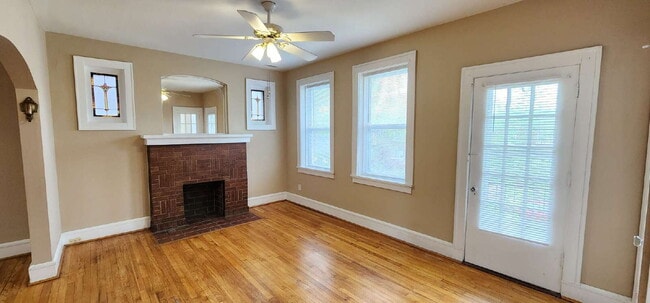 Building Photo - Bright & Spacious 2-Bedroom Apartment with Private Outdoor Space