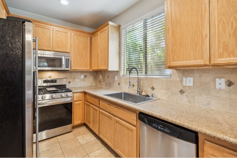 Building Photo - 3004 Portola Way