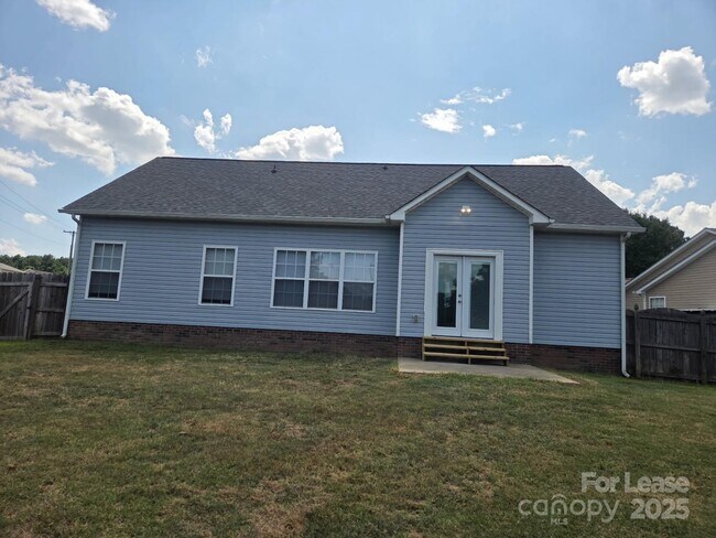 Building Photo - 924 Harbour View Cove NE