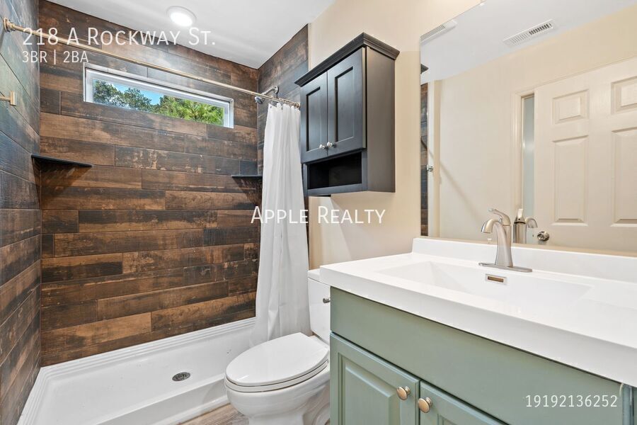 Building Photo - 218 W Rockway St