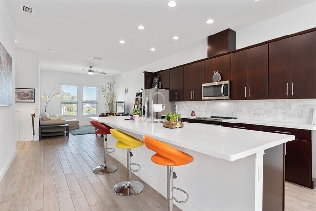 Building Photo - 8236 Elion St