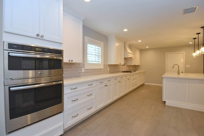 Building Photo - 10802 Meadow Lake Ln