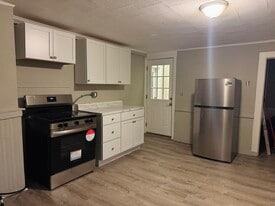 Building Photo - 84 W Main St