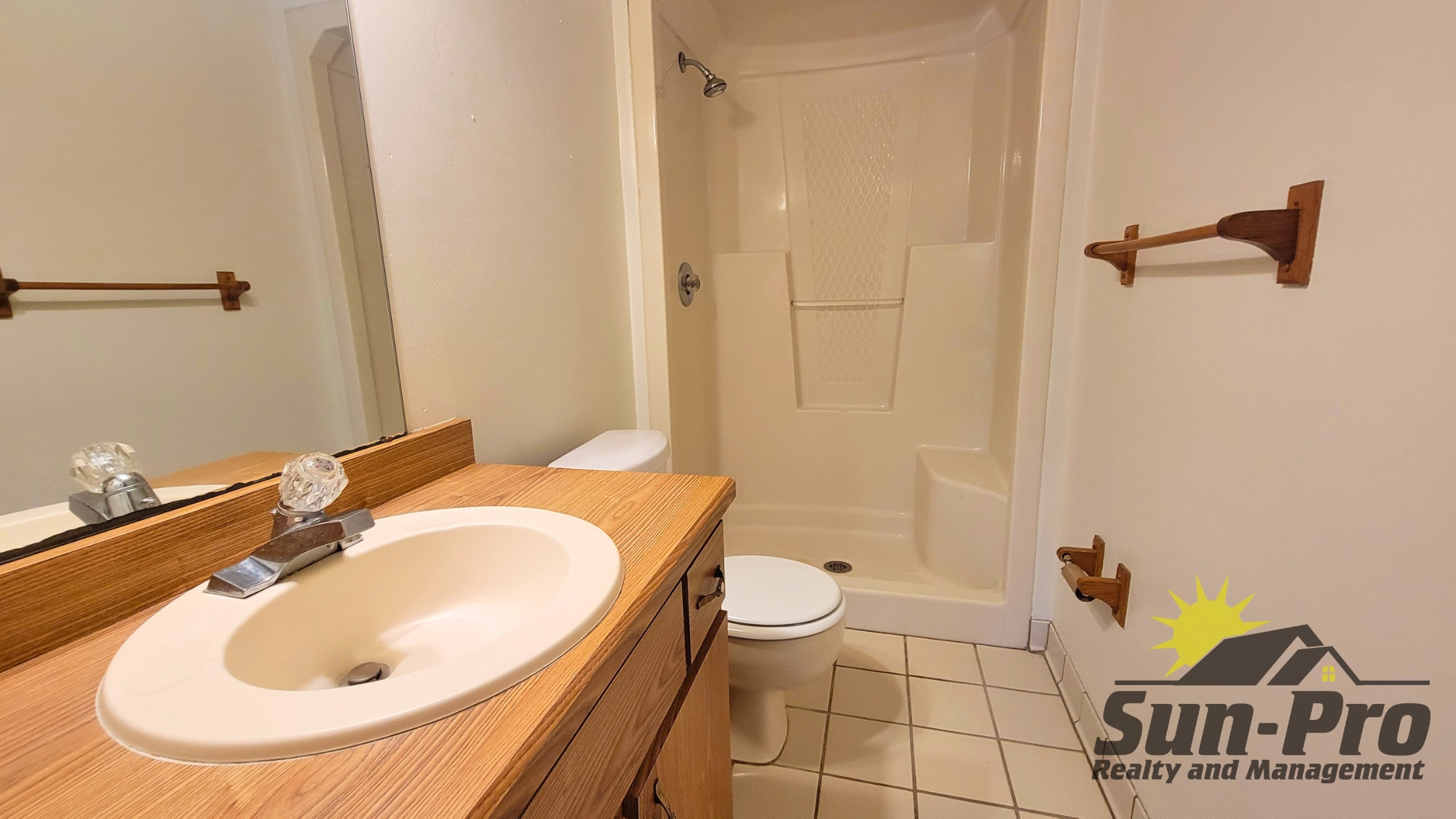 Building Photo - 1668 Spring Garden Ct