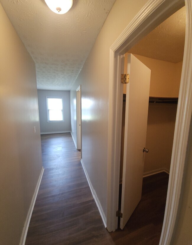 Building Photo - 5727 Lexington Dr