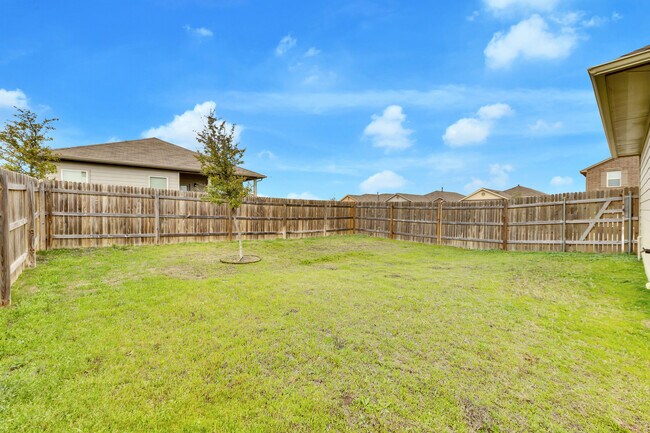 Building Photo - 3422 Couch Dr