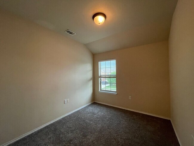 Building Photo - Townhome for rent