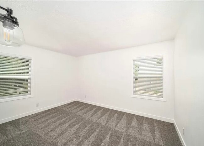 Building Photo - 25885 Creag Ave