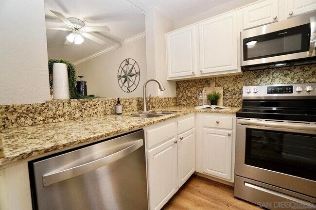 Building Photo - 7405 Charmant Dr