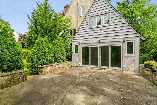 Building Photo - 7 Cotswold Way