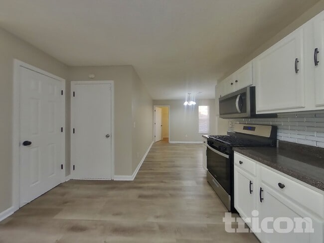 Building Photo - 4250 Donna Way