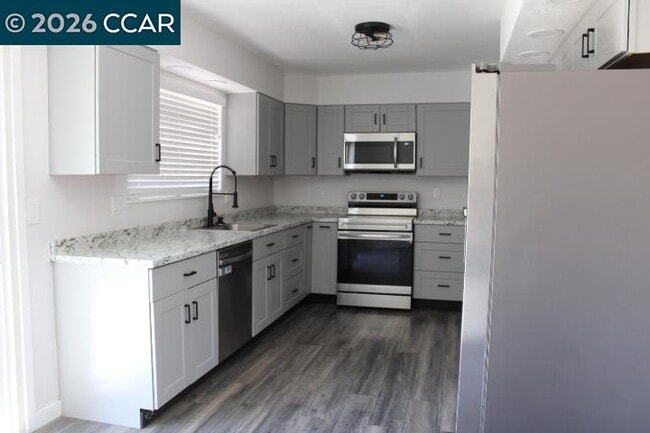 Building Photo - 130 Aster Ct
