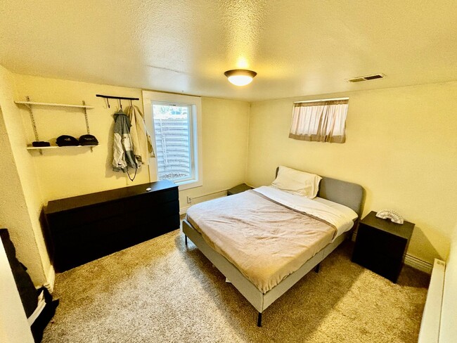 Building Photo - Cozy 2-Bed Downstairs Duplex, Close to CSU...