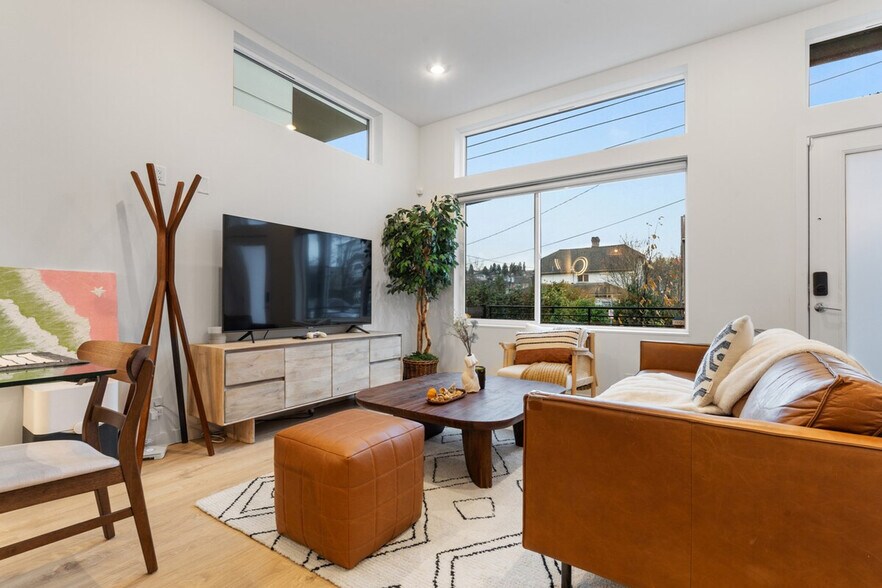 Building Photo - 2433 S Plum St