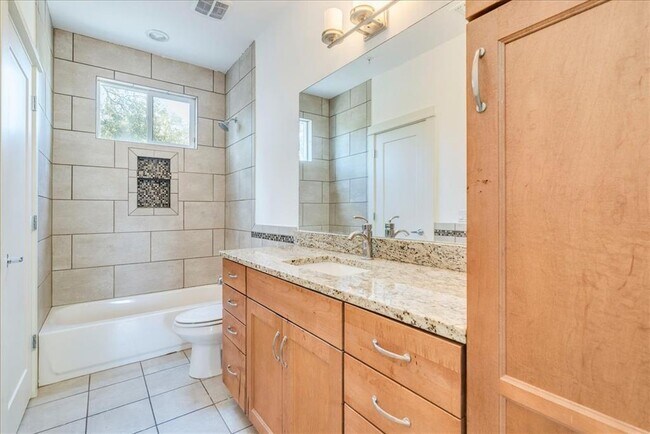 Building Photo - 4006 Valley View Rd