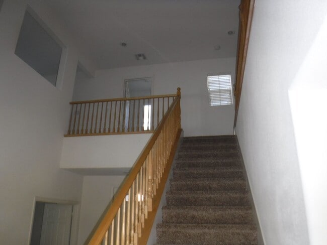 Building Photo - 2 STORY 5 BEDROOM HOME WITH BONUS ROOM UPSTAIRS, GRANITE KITCHEN COUNTERTOPS
