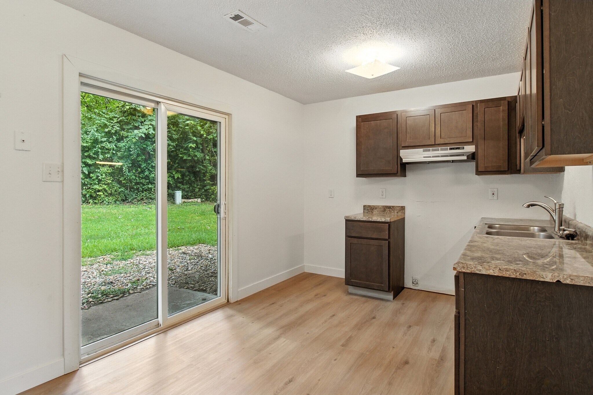 Building Photo - 13 Miller Park Rd