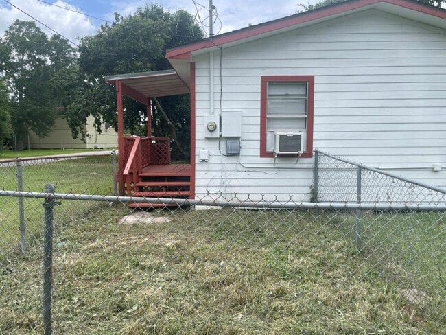 Building Photo - 4617 3rd St
