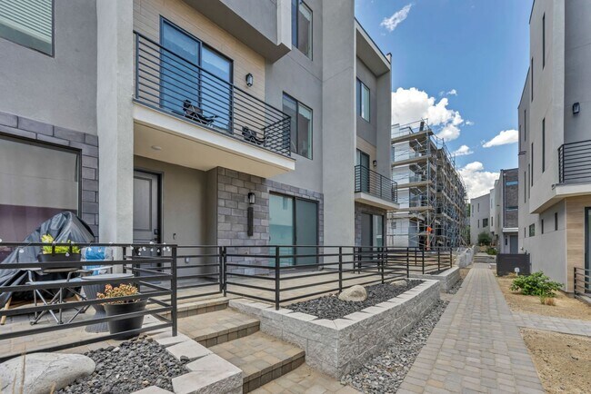Building Photo - Fully Furnished Modern Townhome with utilities included and flexible lease options available