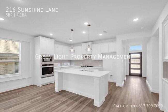 Building Photo - 216 Sunshine Ln