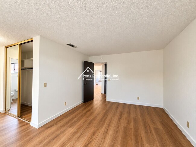 Building Photo - 8768 Mellowdawn Way