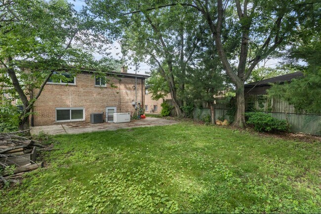 Building Photo - 608 Lavergne Ave
