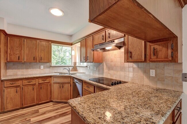 Building Photo - 17 Wishbonebush Rd