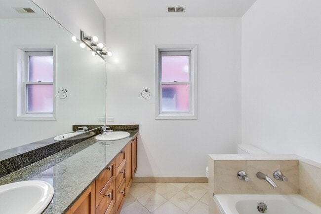 Building Photo - Available July 1st - 3 Bedroom in Wicker Park