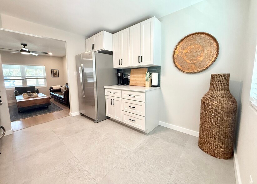 Building Photo - 201 S Mitchell St