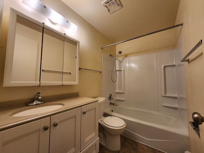 Building Photo - 6632 Dublin Loop W