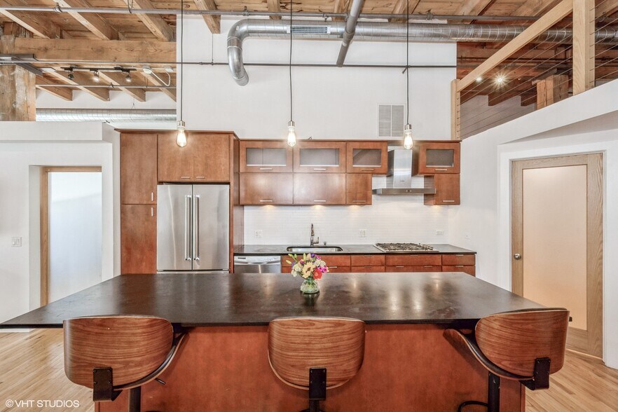 Building Photo - 612 N Oakley Blvd