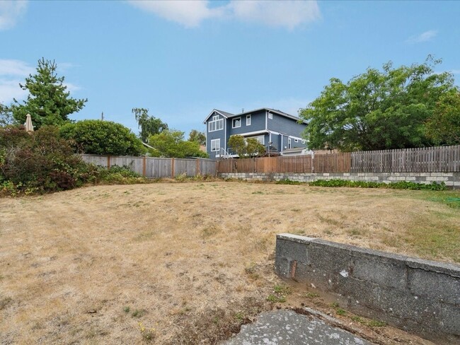 Building Photo - West Seattle Home