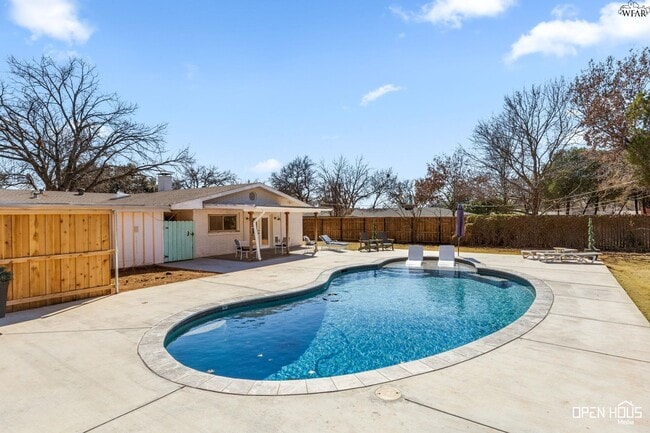 Building Photo - 3512 Juniper Ln