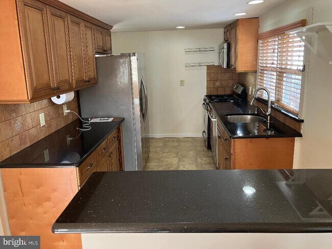 Building Photo - 118 W Lehman Ave