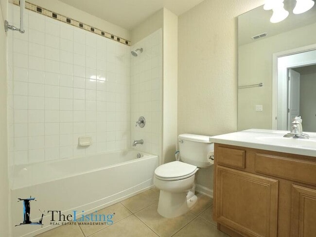 Building Photo - 12958 Vennetta Way