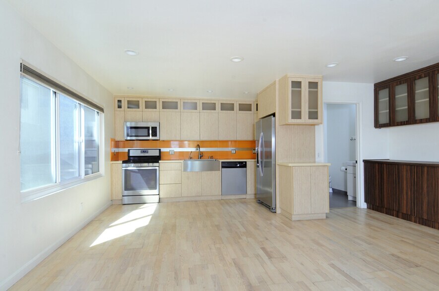 Building Photo - 519 E Providencia Ave