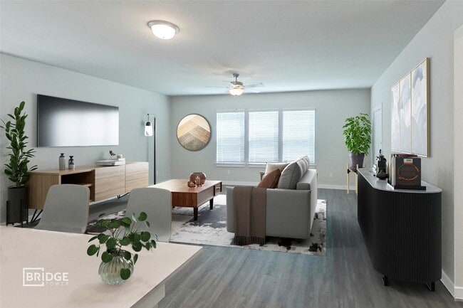 Building Photo - 335 Huisache St