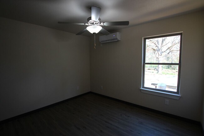 Building Photo - Spur 164 Units