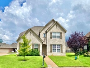 Building Photo - GlenLaurelWay7545