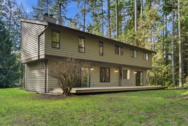 Building Photo - Spacious Bainbridge Island Home