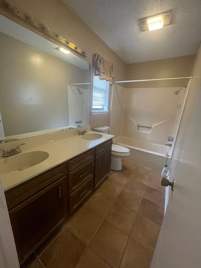 Building Photo - 9025 Cedar Ridge Dr