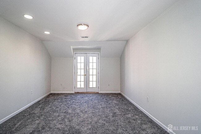 Building Photo - 105 Adamecs Way