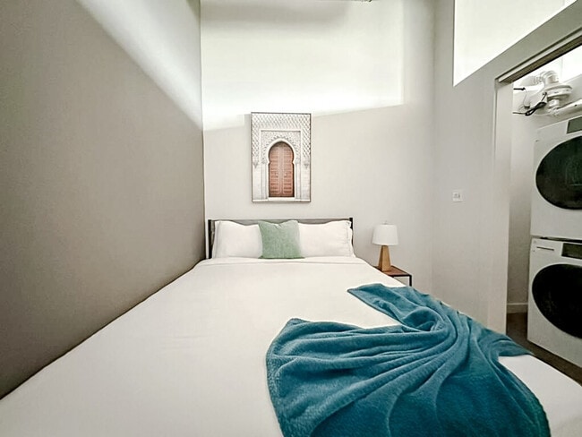 Building Photo - 604 W 4th St N