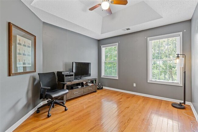 Building Photo - 881 Soaring Dr NE