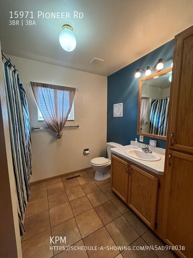 Building Photo - 15971 Pioneer Rd