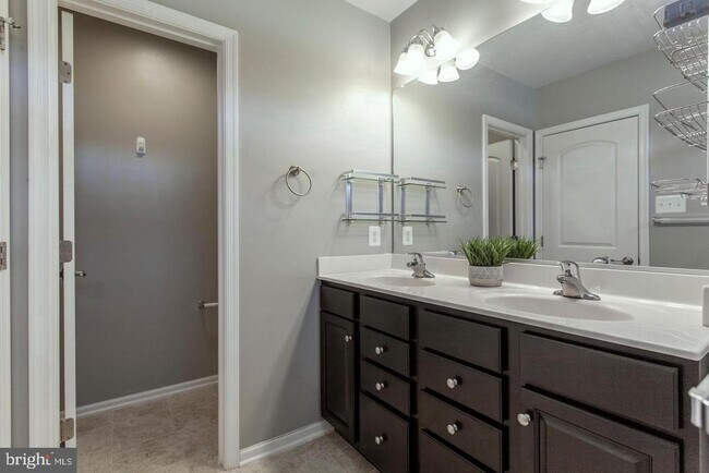 Building Photo - 2706 Amber Crest Rd